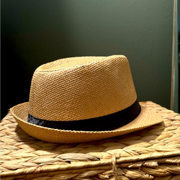 STRAW FEDORA HAT - NEVER WORN - Picture 3 of 4